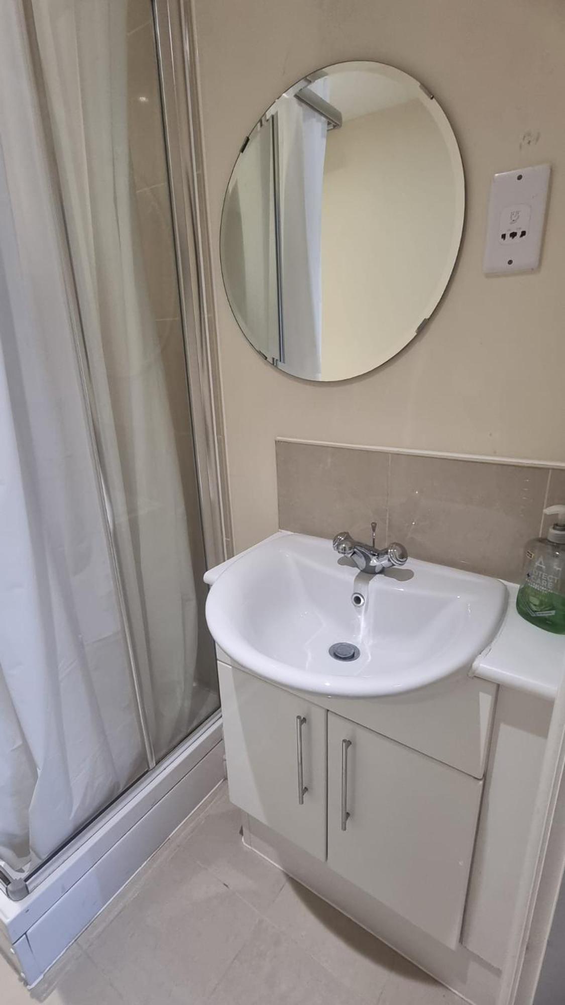 Central Spacious And Secure With A Double Bed Edgware Exteriör bild